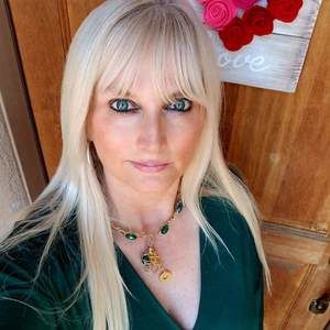 Meet your Posher, Denise olivia